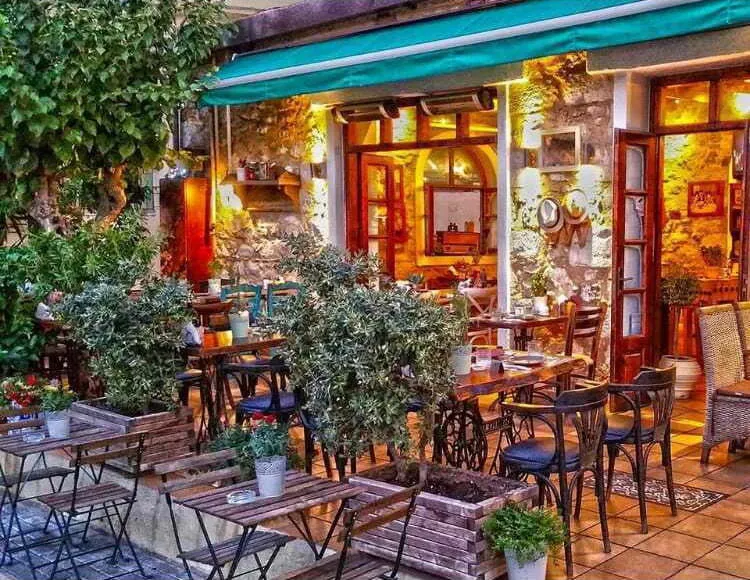Ο εξωτερικός χώρος του καταστήματος Τα Γουρουνάκια