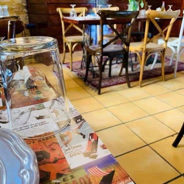 Τα Γουρουνάκια — Εσωτερικός χώρος